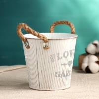 Кашпо "Ведерко цветочный сад" белое, 13х13х12см Кашпо "Ведерко цветочный сад" белое, 13х13х12см