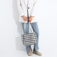 Сумка-тоут на магните, цвет белый Сумка-тоут на магните, цвет белый