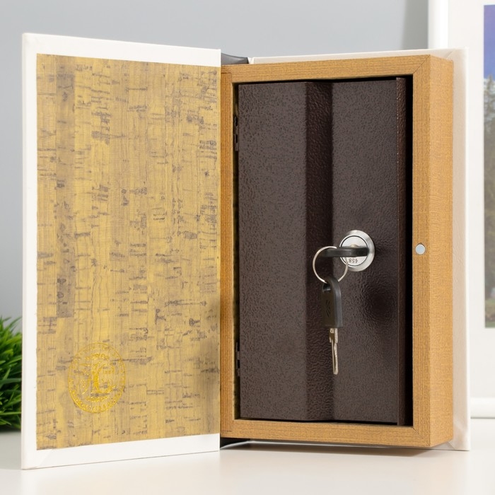 Сейф-книга дерево, кожзам "Чёрная кошка" 21х13х5 см