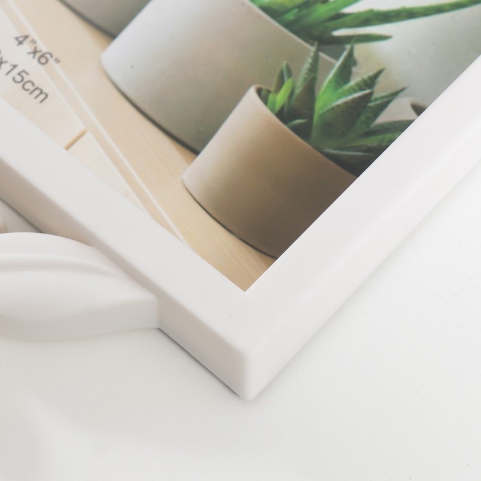 Фоторамка пластик на 3 фото 10х15 см Фоторамка пластик на 3 фото 10х15 см "Роза в листьях" белая 40х21,5 см