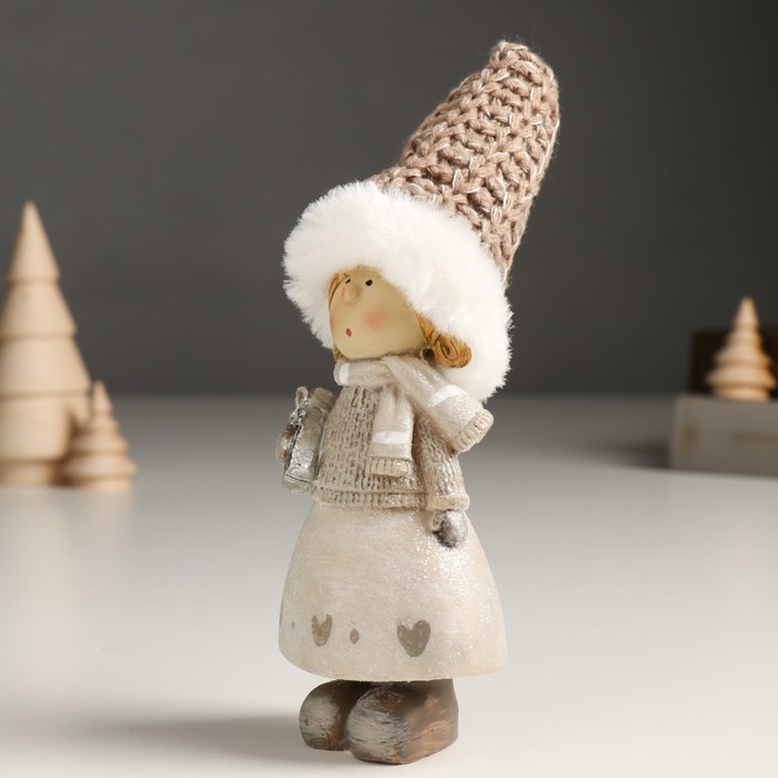 Сувенир полистоун "Малышка/Малыш в вязаном наряде, с подарком" МИКС 4х5х16 см