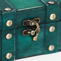 Шкатулка дерево сундучок "Алиенора" с заклёпками, плоская, зелёный 15х11,5х7,5 см Шкатулка дерево сундучок "Алиенора" с заклёпками, плоская, зелёный 15х11,5х7,5 см