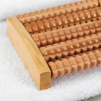 Массажёр для ног &laquo;Ножное счастье&raquo;, 12,5 &times; 14 &times; 3,5 см, 5 рядов, деревянный