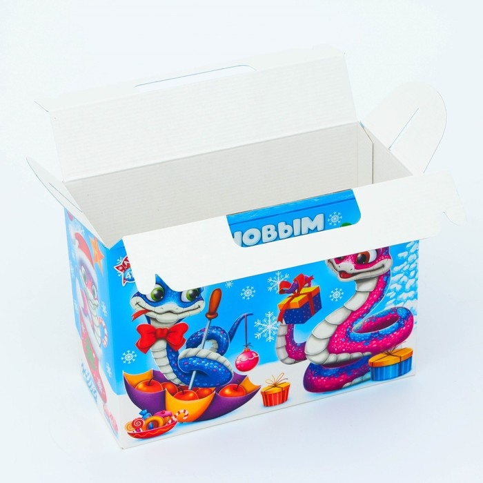 Новый год. Подарочная коробка Новогодняя Чемодан Новый год. Подарочная коробка Новогодняя Чемодан "Змейки" с анимацией 23 х 10 х 16,5 см.