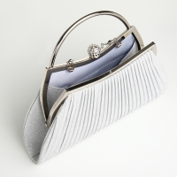 Сумка-клатч на фермуаре, цвет серебряный Сумка-клатч на фермуаре, цвет серебряный