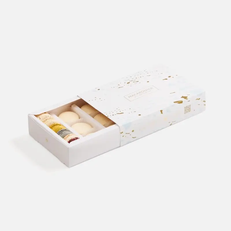 Набор из 18 пирожных макарон