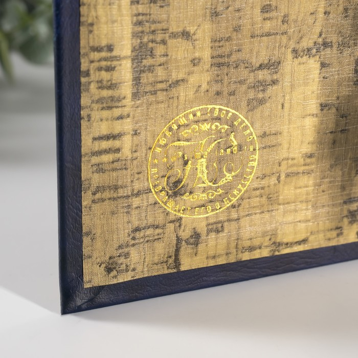 Сейф-книга дерево кожзам Сейф-книга дерево кожзам "Деньги любят сильных" тиснение 21х13х5 см