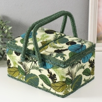 Шкатулка для рукоделия "Тропические листья на зелёном" 19х26х14,5 см Шкатулка для рукоделия "Тропические листья на зелёном" 19х26х14,5 см