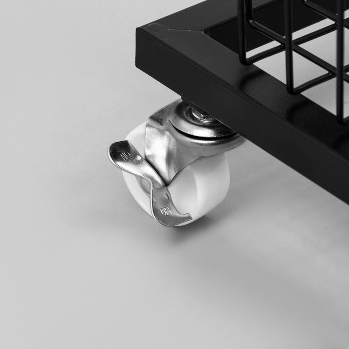 Стойка торговая универсальная, 3 корзины, на колесах, 35&times;35&times;76 см, цвет чёрный