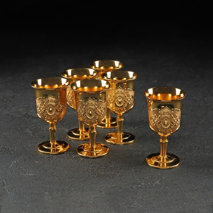 Набор сервировочный «Роскошь. Золото», 8 предметов: кувшин 250 мл, 6 рюмок, 20 мл, поднос, цвет золотой Набор сервировочный «Роскошь. Золото», 8 предметов: кувшин 250 мл, 6 рюмок, 20 мл, поднос, цвет золотой