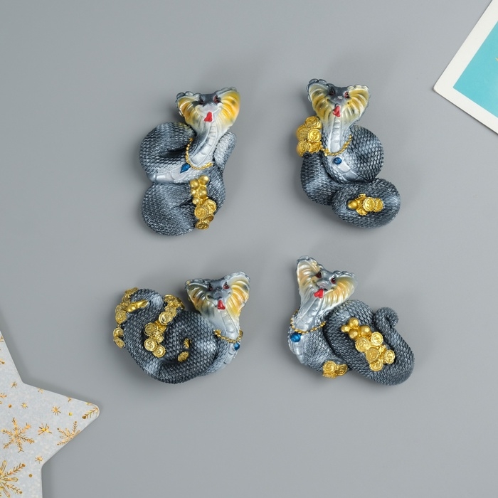 Магнит полистоун Магнит полистоун "Змей тёмный с монетками" МИКС 6,5х3,8х2 см