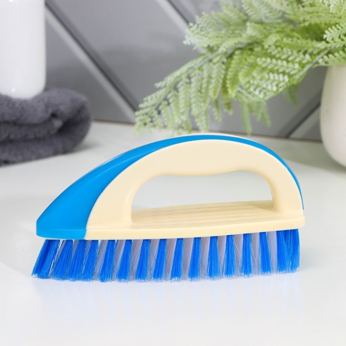 Щётка - утюжок Доляна, 17&times;6&times;8,5 см, цвет МИКС