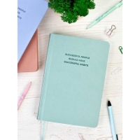 Ежедневник недатированный А5, 160 листов ESCALADA, твердая обложка из искусственной кожи, блинтовое тиснение, ляссе, кремовый блок 70г/м2, зелёный Ежедневник недатированный А5, 160 листов ESCALADA, твердая обложка из искусственной кожи, блинтовое тиснение, ляссе, кремовый блок 70г/м2, зелёный