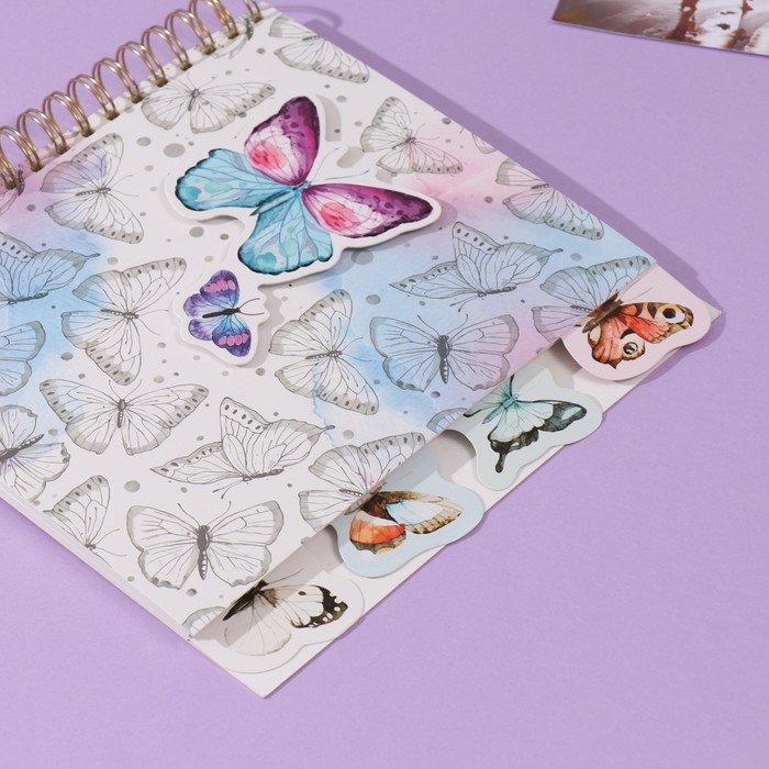 Фотоальбом на спирали 20 листов Фотоальбом на спирали 20 листов "Бабочки" объёмный элемент + 4 вкладки 24х24 см