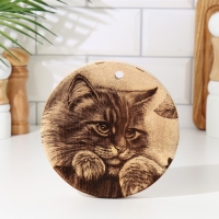 Доска из массива кедра &laquo;Кошка&raquo;, круглая, 18 &times; 18 см №187