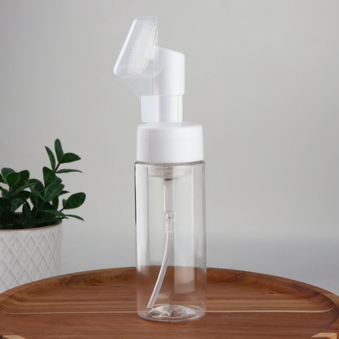 Бутылочка с щёткой для умывания, с дозатором, 150 мл, цвет белый/прозрачный Бутылочка с щёткой для умывания, с дозатором, 150 мл, цвет белый/прозрачный