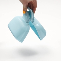 Совок для уборки за собаками с карманом для пакетов, 15,5 см х 9,5 см х 13 см, голубой Совок для уборки за собаками с карманом для пакетов, 15,5 см х 9,5 см х 13 см, голубой