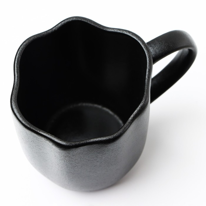 Кружка керамическая неровный край &laquo;Чёрная&raquo;, 350 мл, цвет чёрный