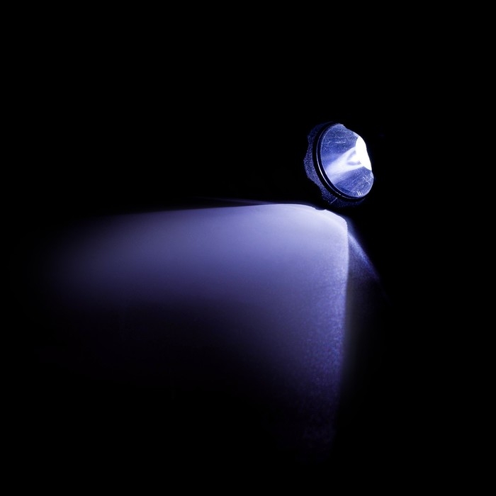 Фонарь ручной аккумуляторный 3 Вт, 1000 мАч, с солнечной панелью 1.2 Вт, 6 В и лампочкой Фонарь ручной аккумуляторный 3 Вт, 1000 мАч, с солнечной панелью 1.2 Вт, 6 В и лампочкой