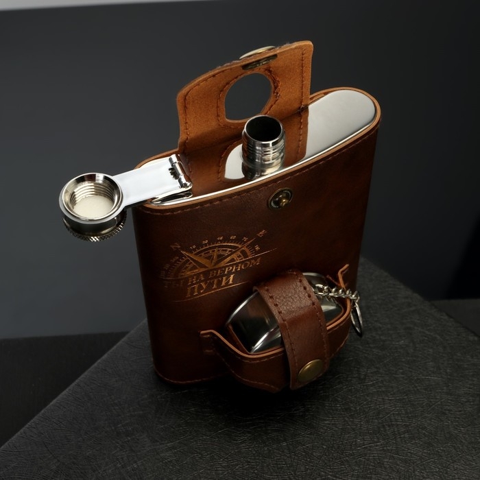 Фляжка со складной стопкой в чехле &laquo;На верном пути&raquo;, 240 мл / 75 мл