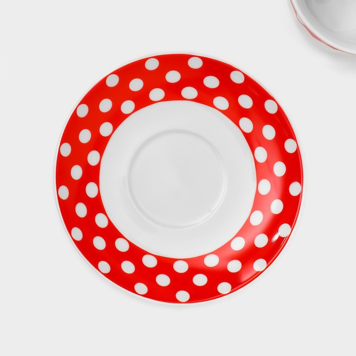 Сервиз чайный керамический на металлической подставке Доляна &laquo;Горох&raquo;,13 предметов на подставке: 6 чашек 210 мл, 6 блюдец - d=14 см, чайник 950 мл, цвет красный