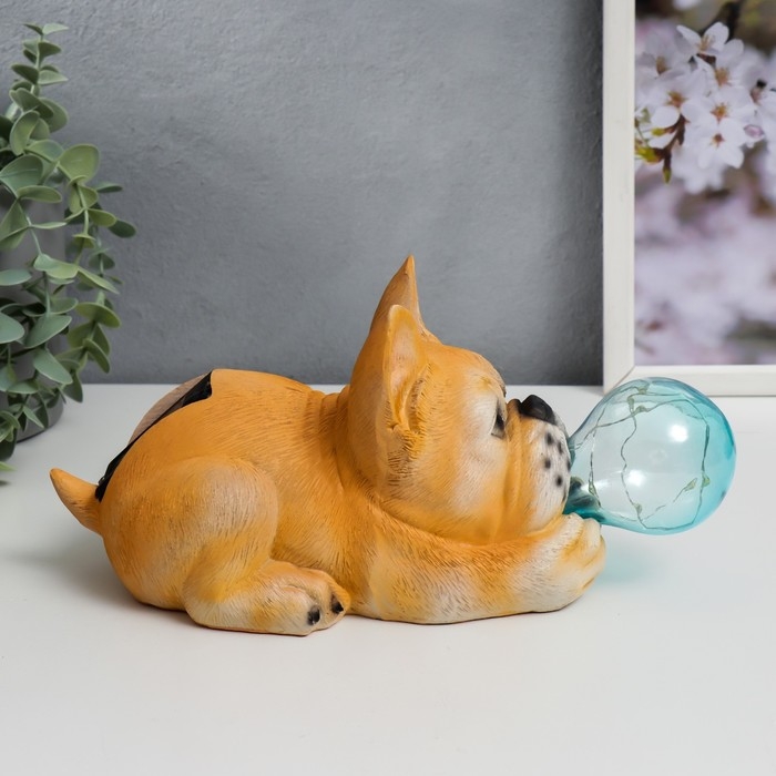 Сувенир полистоун свет "Бульдог и мыльный пузырь" от солнечной батареи 12х11,5х26 см