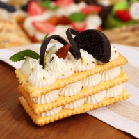 Муляж - магнит "Крекер с мятой" 4х8х6см Муляж - магнит "Крекер с мятой" 4х8х6см