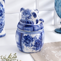 Горшочек "Медведь в бочке", 17 х 11 см, гжель