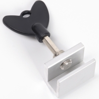 Блокиратор для окон и раздвижных дверей «Ключик», под профиль 10 мм., Крошка Я Блокиратор для окон и раздвижных дверей «Ключик», под профиль 10 мм., Крошка Я