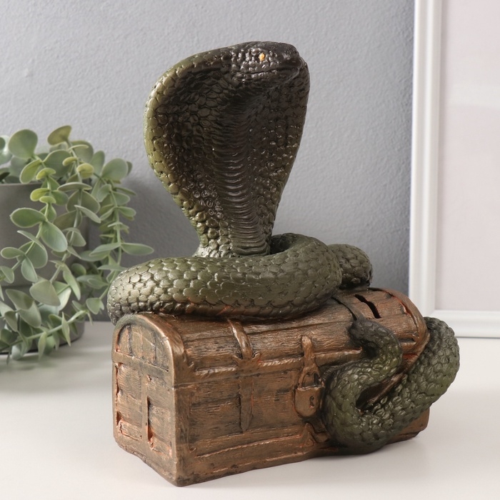 Копилка Копилка "КОБРА НА СУНДУКЕ" 20 х 17 х 12 см.