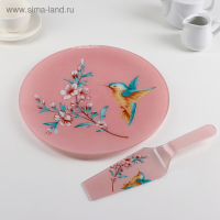 Тортовница стеклянная с лопаткой Доляна &laquo;Колибри&raquo;, d=30 см, лопатка 26,5&times;7 см, цвет нежно-розовый