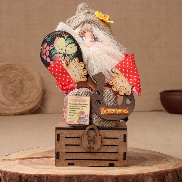 Оберег-домовой "Славуся с сундуком", 30х18х18 см, микс