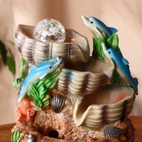 Фонтан "Дельфины" ракушки-кадки, 11х16х24 см (с подсветкой) Фонтан "Дельфины" ракушки-кадки, 11х16х24 см (с подсветкой)