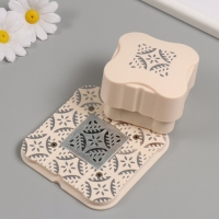 Дырокол фигурный рисунок 3,8х3,8 см "Узор колос" 6.1х6,1х4,1 см Дырокол фигурный рисунок 3,8х3,8 см "Узор колос" 6.1х6,1х4,1 см