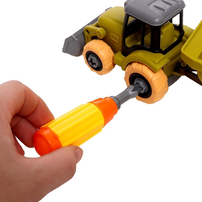 Конструктор винтовой «Трактор с 2 прицепами», с отвёрткой, и аксессуарами Конструктор винтовой «Трактор с 2 прицепами», с отвёрткой, и аксессуарами