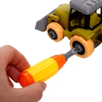 Конструктор винтовой «Трактор с коневозкой», с отвёрткой, и аксессуарами Конструктор винтовой «Трактор с коневозкой», с отвёрткой, и аксессуарами