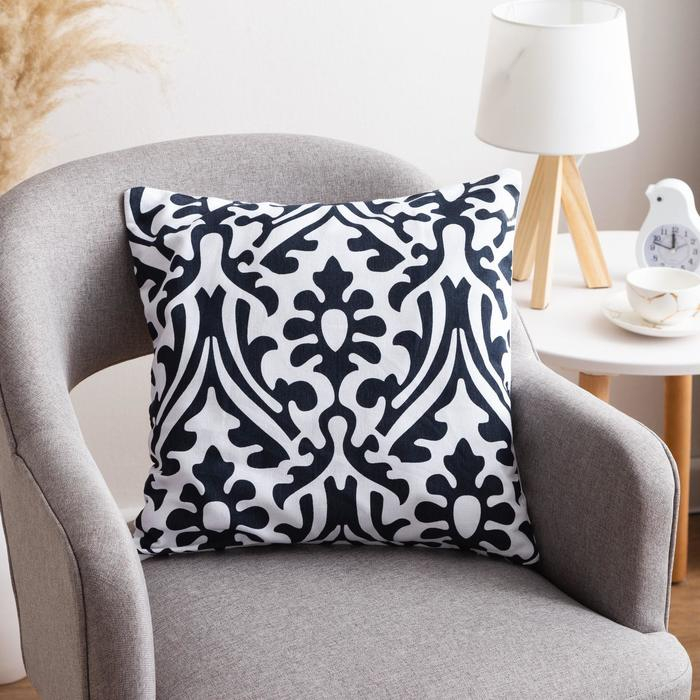 Наволочка декоративная 40х40 см, Monograms black, 100% хлопок Наволочка декоративная 40х40 см, Monograms black, 100% хлопок