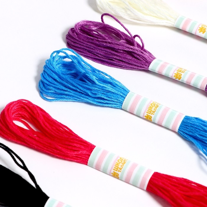 Фенечки из мулине «Нежность» Фенечки из мулине «Нежность»