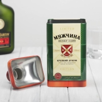 Коробка жестяная в форме бутылки под крепкий алкоголь &laquo;Мужчина&raquo;
