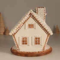 Сувенир полистоун свет "Пряничный домик с узорами, с птицами" 16,5х16х17 см Сувенир полистоун свет "Пряничный домик с узорами, с птицами" 16,5х16х17 см