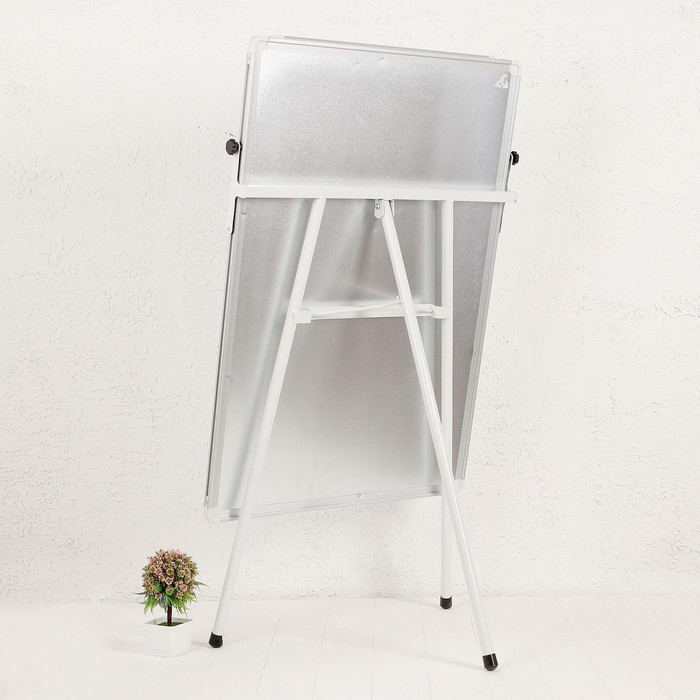 Флипчарт-магнитно-маркерная доска, регулируется по высоте, размер доски &mdash; 70 &times; 100 см