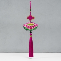 Подвеска текстиль "Лотос" ярко-розовая 2х10х29 см Подвеска текстиль "Лотос" ярко-розовая 2х10х29 см