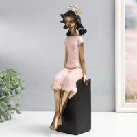 Сувенир полистоун "Девочка на кубе, с цветком в волосах" бело-золотой 9,5х12х34 см Сувенир полистоун "Девочка на кубе, с цветком в волосах" бело-золотой 9,5х12х34 см