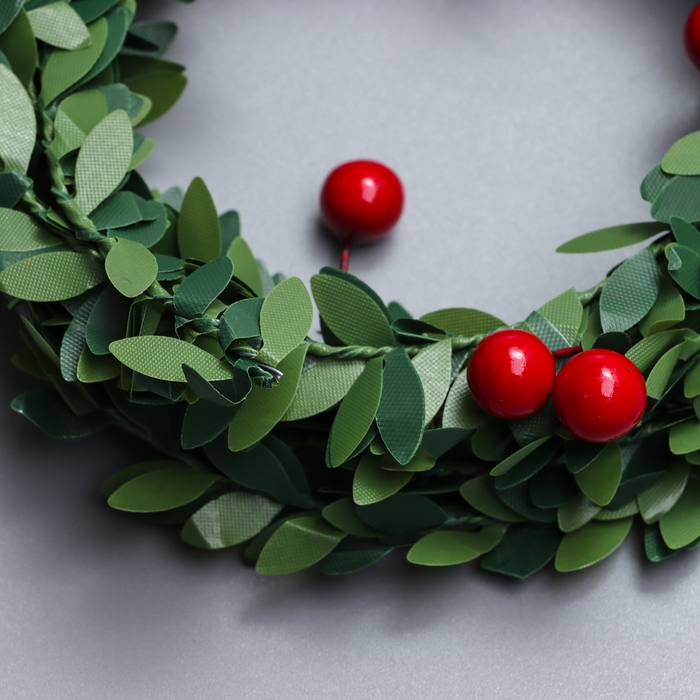 Лиана искусственная для декора &laquo;Листья с ягодками&raquo;, 3 метра, 13 &times; 13 &times; 2 см