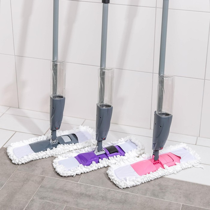 Швабра для мытья пола с распылителем Доляна, насадка из микрофибры 40&times;10 см, металлическая ручка 124 см, цвет МИКС