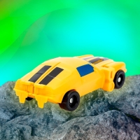 Робот &laquo;Автобот&raquo;, трансформируется