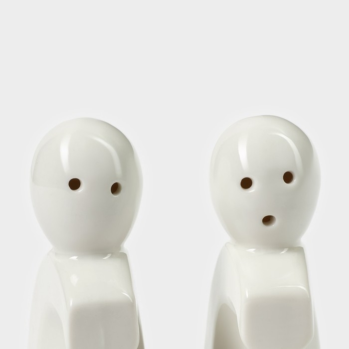 Набор фарфоровый для специй на бамбуковой подставке BellaTenero &laquo;Влюбленность&raquo;, 2 предмета: солонка 40 мл, перечница 40 мл, цвет белый