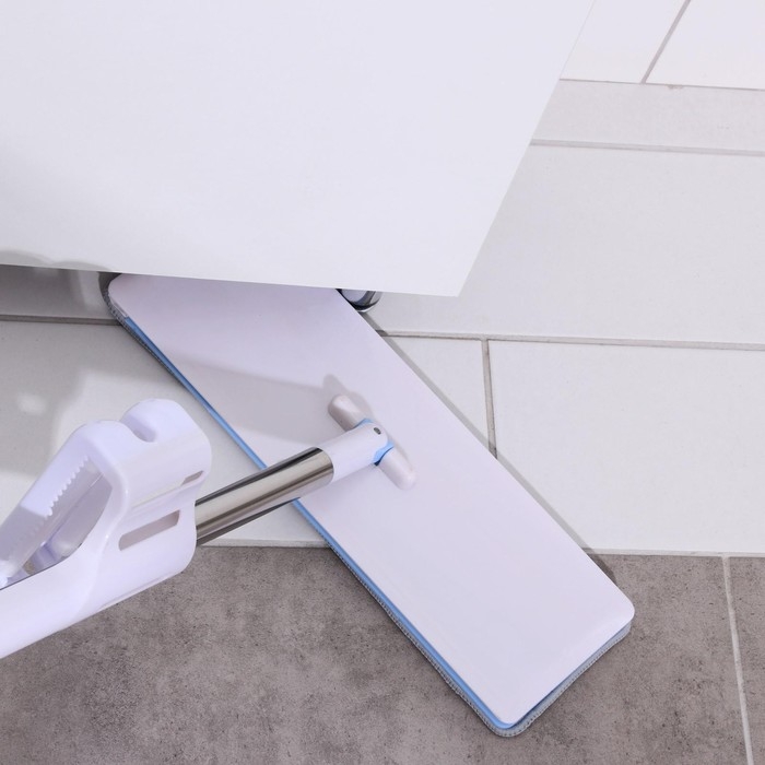 Швабра с отжимом и щёткой, 2 насадки из микрофибры 38&times;12 см, стальная ручка 136 см