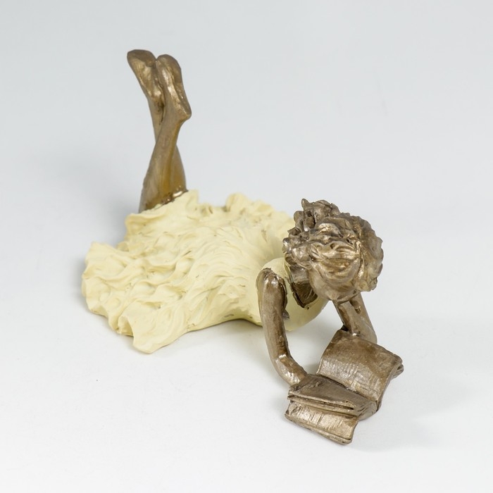 Сувенир полистоун Сувенир полистоун "Девушка читает книгу, жёлтое платье" 6,5х9х14 см