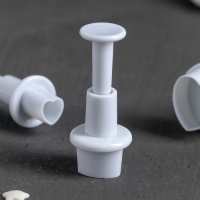 Набор плунжеров кондитерских Доляна &laquo;Сердечко&raquo;, 3 шт: 1,6&times;1,1 см, 1,4&times;1 см, 1&times;1 см, цвет белый